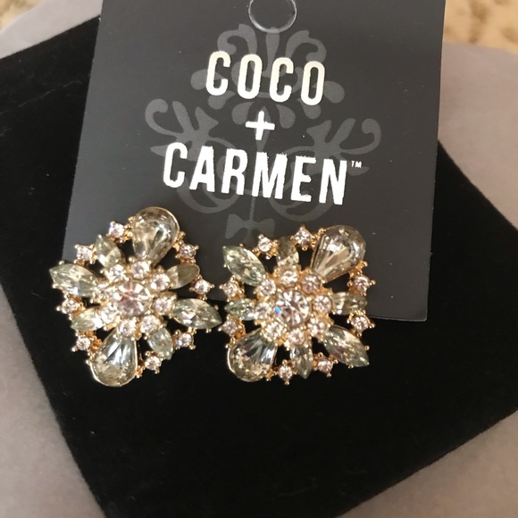 NWT Clear Rhinestones Stud Earrings Gold Accents - Picture 3 of 8